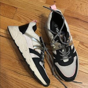 POSH Sneakers Sherpa Pink Gold Athletic Lace Up Chunky